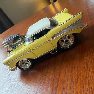 Muscle Machines 1957 Chevrolet Bel Air Yellow Custom Hot Rod Diecast Car RARE!